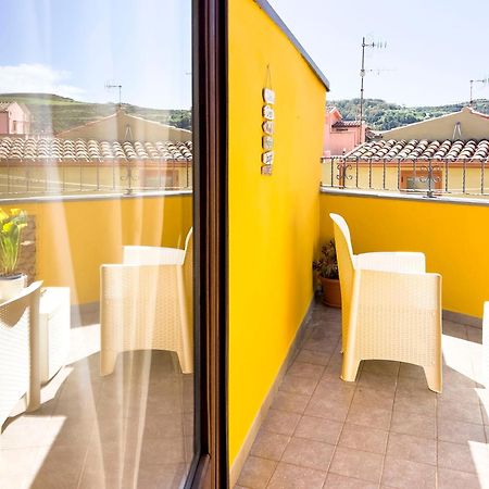 La Torre Del Pozzo Guest House بوسا المظهر الخارجي الصورة
