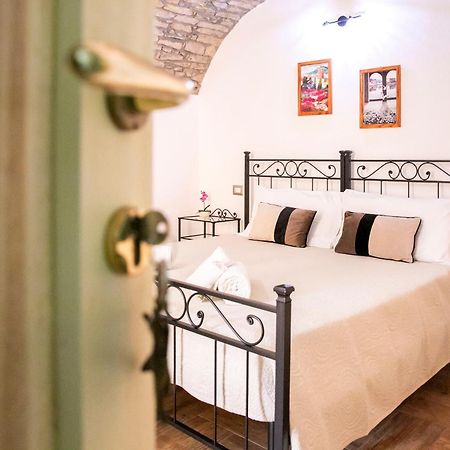 La Torre Del Pozzo Guest House بوسا المظهر الخارجي الصورة