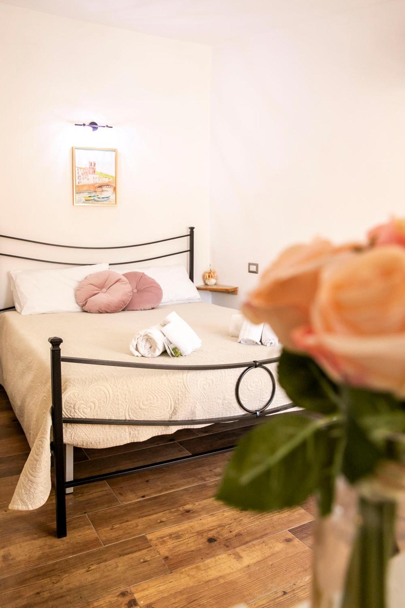 La Torre Del Pozzo Guest House بوسا المظهر الخارجي الصورة