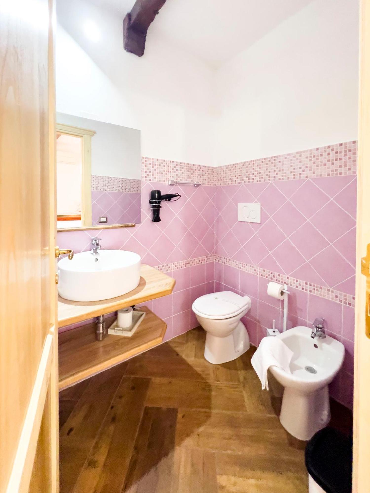 La Torre Del Pozzo Guest House بوسا المظهر الخارجي الصورة